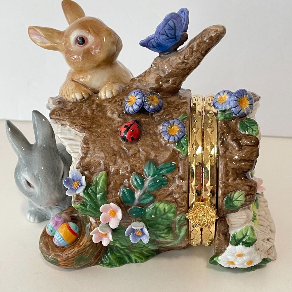 CWC Porcelain Box Easter Bunnies Tree Stump Hinged Keepsake Hand Painted Decor - Picture 2 of 16